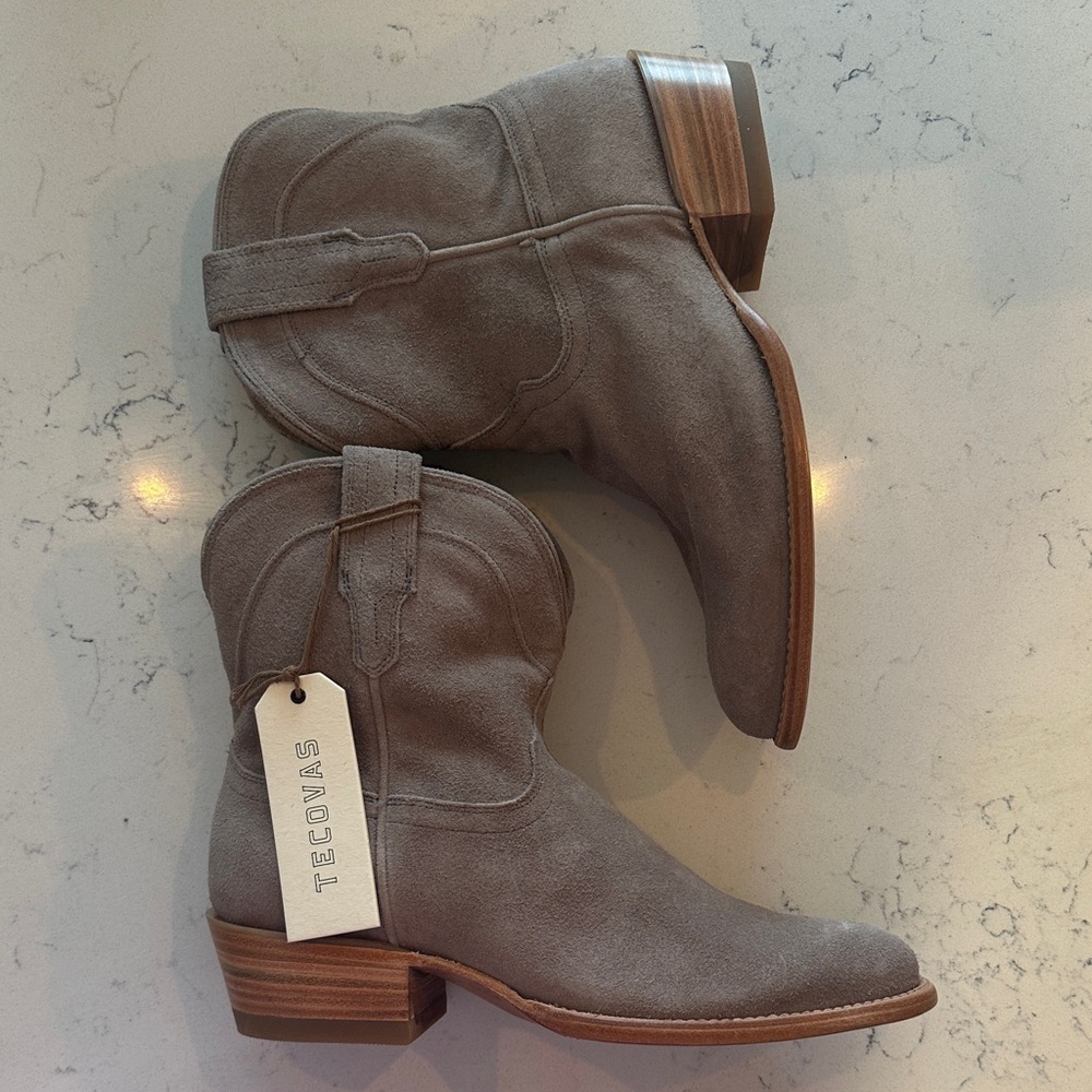 Tecovas Women's LUCY Taupe Suede Short Western Booties NEW size 9.5